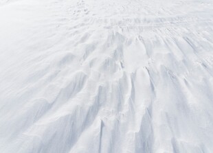 冬日雪面纹理特写
