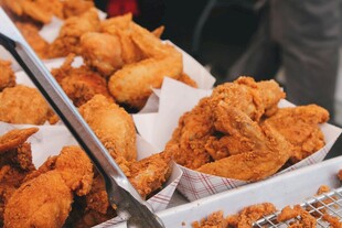 美味诱人的现炸酥脆炸鸡