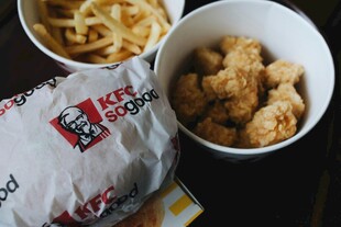 美味炸鸡与薯条组合