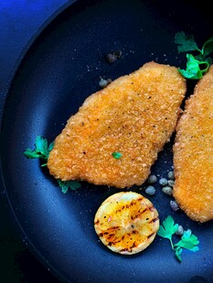 香酥炸鱼排配清新香草