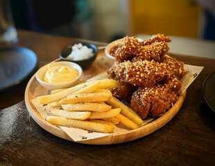 美味炸鸡配薯条套餐