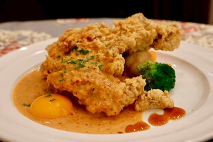 香酥炸花椰菜配多彩配菜