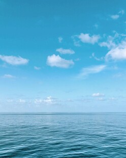 蔚蓝大海与晴空