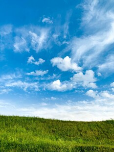 蓝天绿地美景