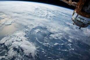 从太空俯瞰地球景象