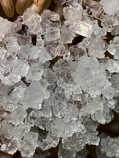晶莹剔透的碎冰块