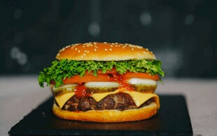 美味双层牛肉汉堡