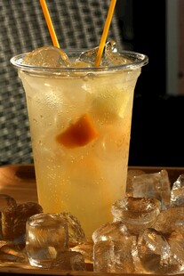 冰爽果味鸡尾酒