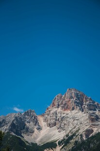 壮丽雪山蓝天美景