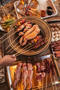 丰盛户外烧烤美食场景