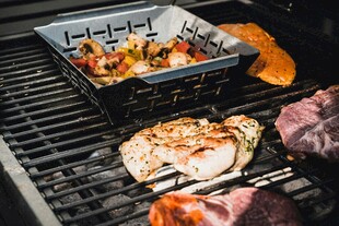 户外烧烤美味食材展示