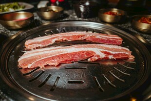 韩式烤肉五花肉诱人烤制
