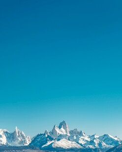 壮丽雪山蓝天美景
