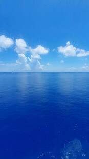 广阔蓝天碧海的美丽景致
