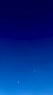 深蓝夜空