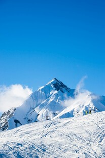 巍峨雪山