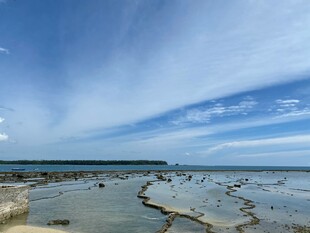 海边浅滩风光