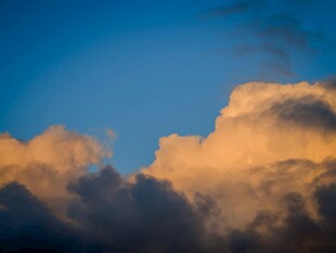 夕阳下的绚丽云彩