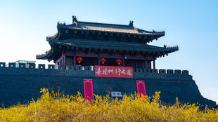 扬州东关街巍峨古城楼