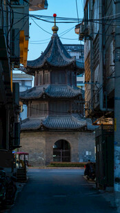 扬州四望亭中式建筑的静谧街巷