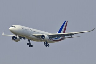客机空中飞行画面