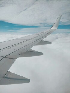 飞机机翼与高空景致