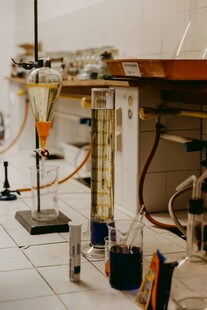 实验室中的化学实验装置