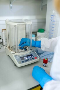 实验室中的科学实验操作