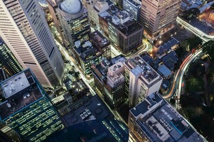 城市夜景俯瞰图