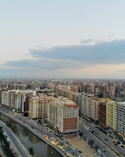城市天际线黄昏景象