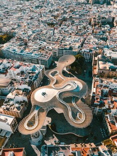 城市中独特造型的建筑景观
