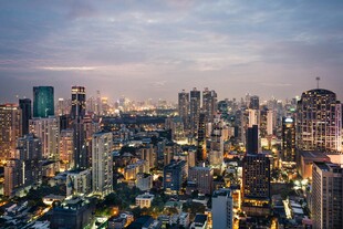 繁华都市夜景俯瞰