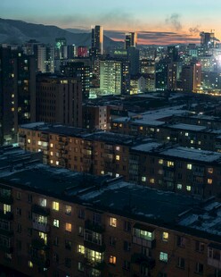 城市黄昏夜景俯瞰