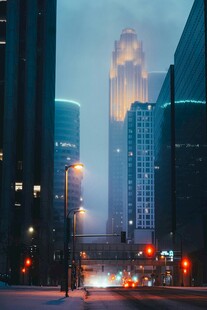 雾中都市夜景
