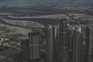 俯瞰繁华都市高楼景观