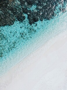 梦幻蓝白沙滩美景