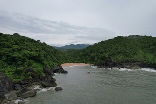 山海相依的秀丽自然景观