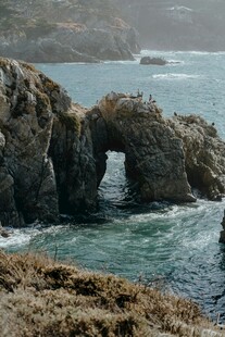 海边岩石天然拱形奇观