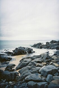 海边嶙峋礁石景观