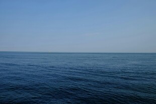 广阔海面
