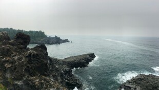 海边悬崖景致