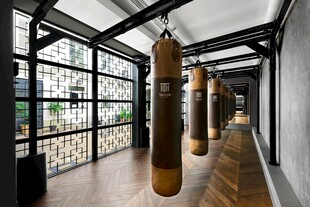 室内拳击沙袋训练空间