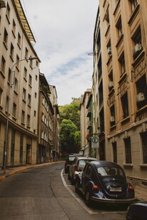 欧洲街道上的复古汽车