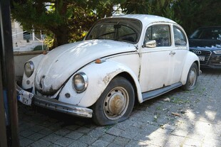 复古白色甲壳虫汽车
