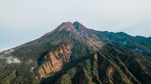壮丽山峰景观