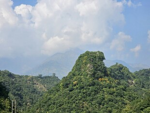 青山巍峨