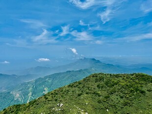 青山蓝天美景