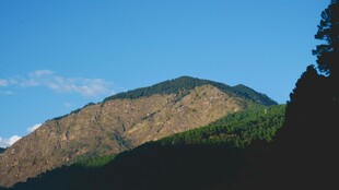 青山蓝天美景