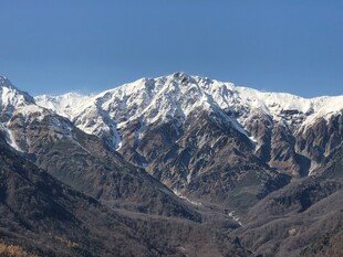 巍峨雪山壮丽景致
