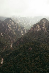 壮丽山峦景色